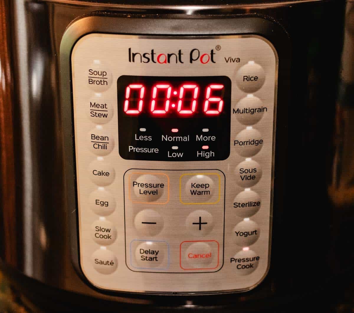 An Instant Pot set to high pressure for 6 minutes.